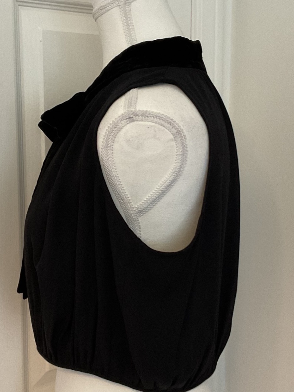 ⭐️ Kate Spade New York Black Velvet Bowed Top - size 4 - Picture 4 of 8